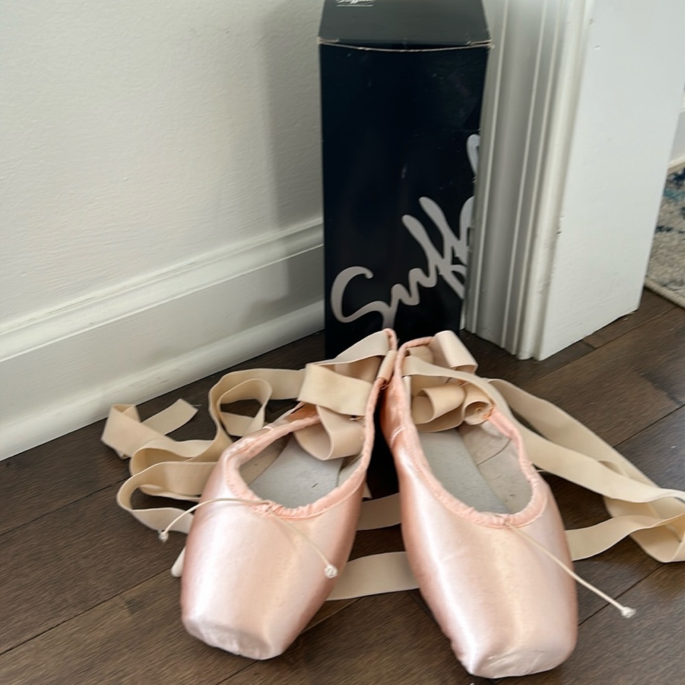 NEW! Suffolk Stellar Ballet Pointe Shoes, Size 6XXX